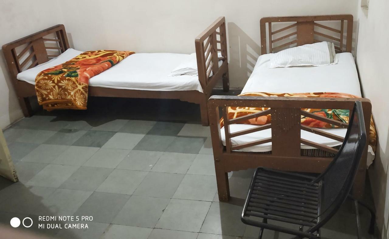 Hotel Uttam Nivas Ахмедабад Екстер'єр фото